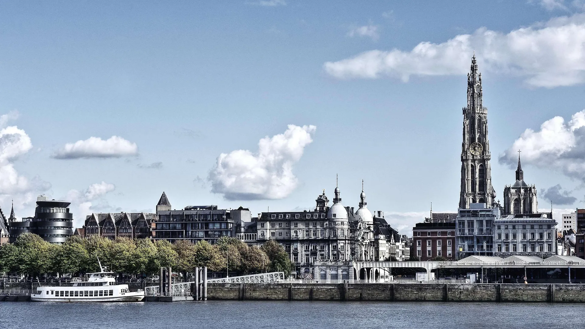Hilton Antwerp Old Town Hotel
