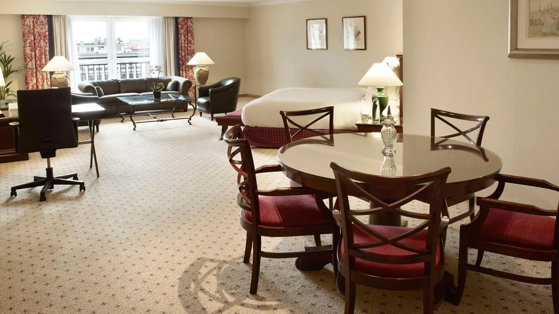 Hilton Antwerp Old Town Hotel 4*,